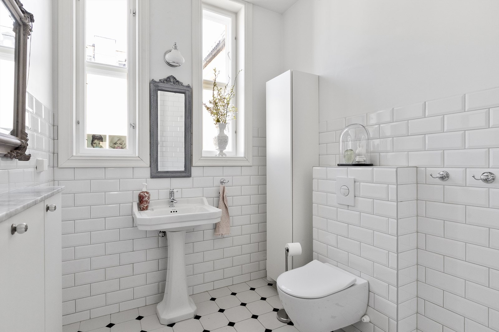 Lekkert bad fra 2020 med et tidløst og stilrent design. Galleribilde