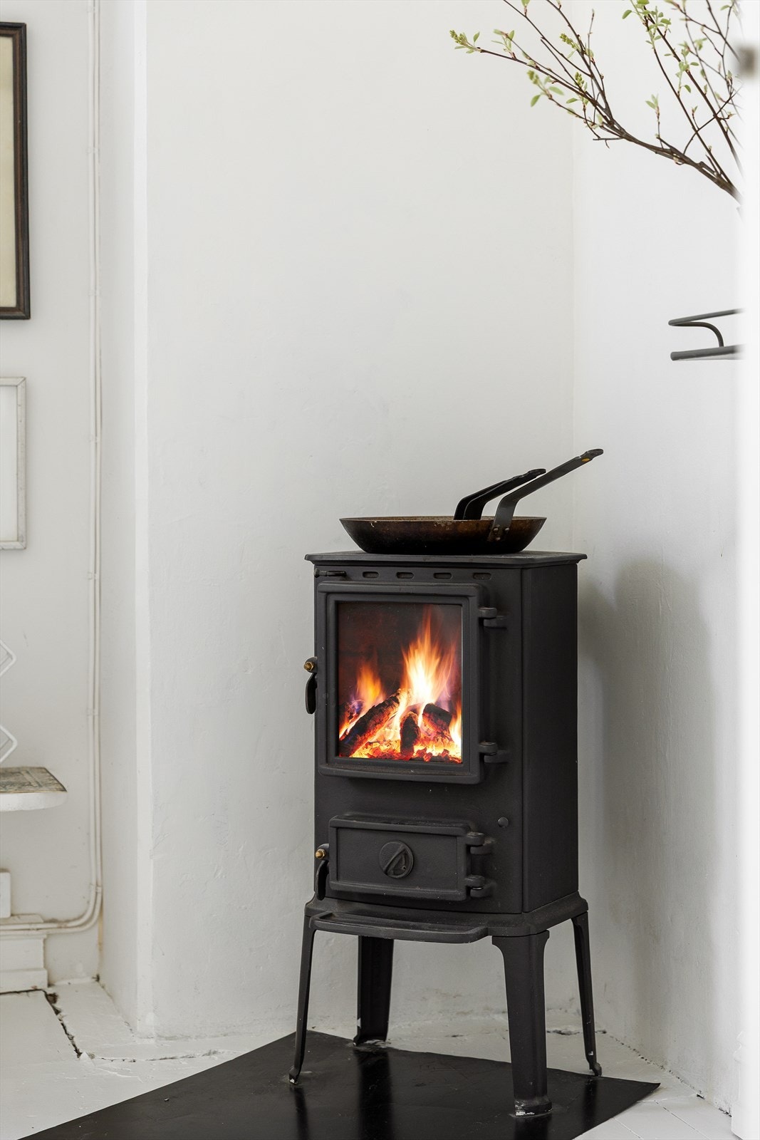 En herlig vedovn sikrer god varme på kaldere dager. Galleribilde