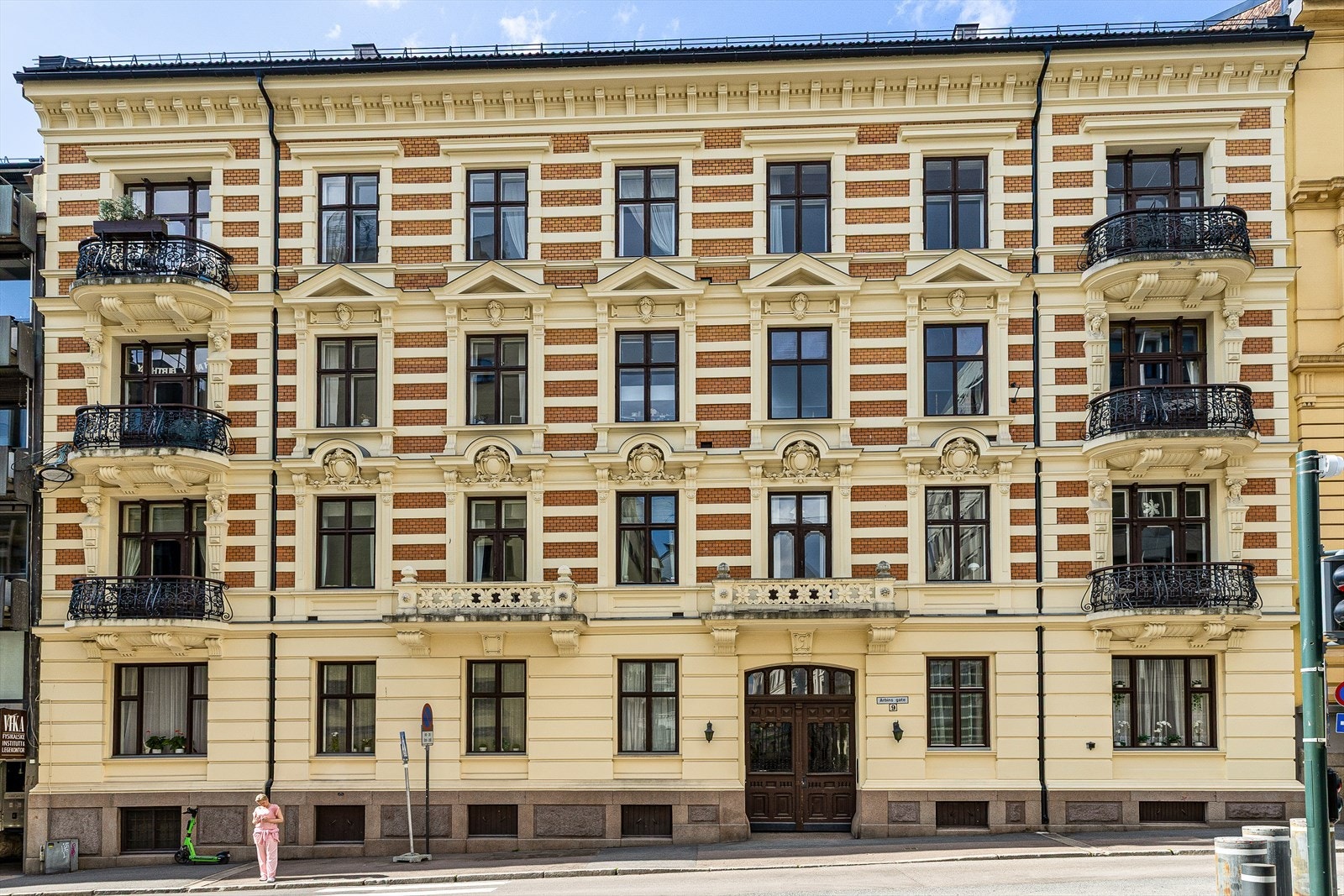 Herskapelig bygård med en nydelig fasade Galleribilde