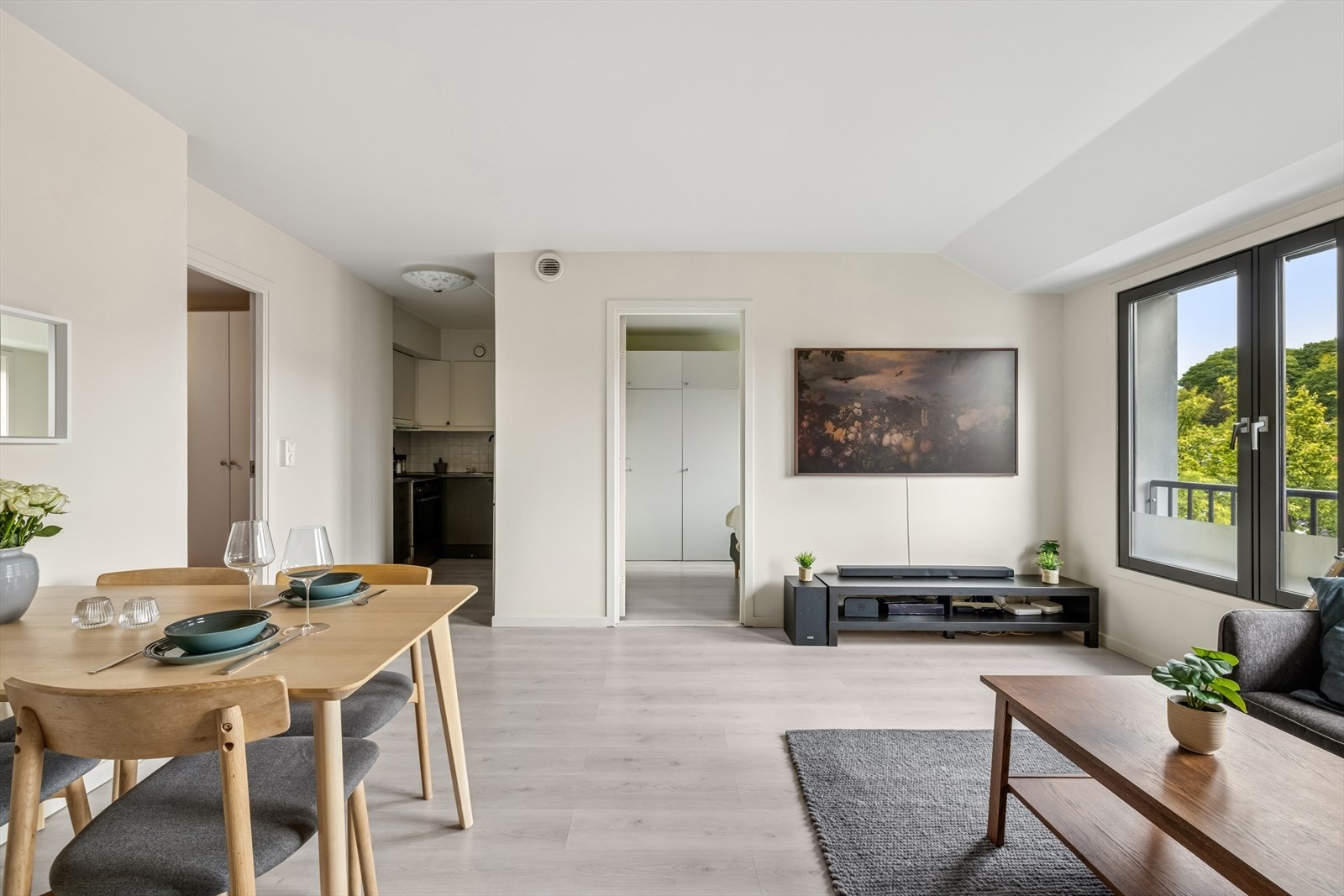 Praktisk og gjennomtenkt planløsning med plass til alt du har behov for. Galleribilde