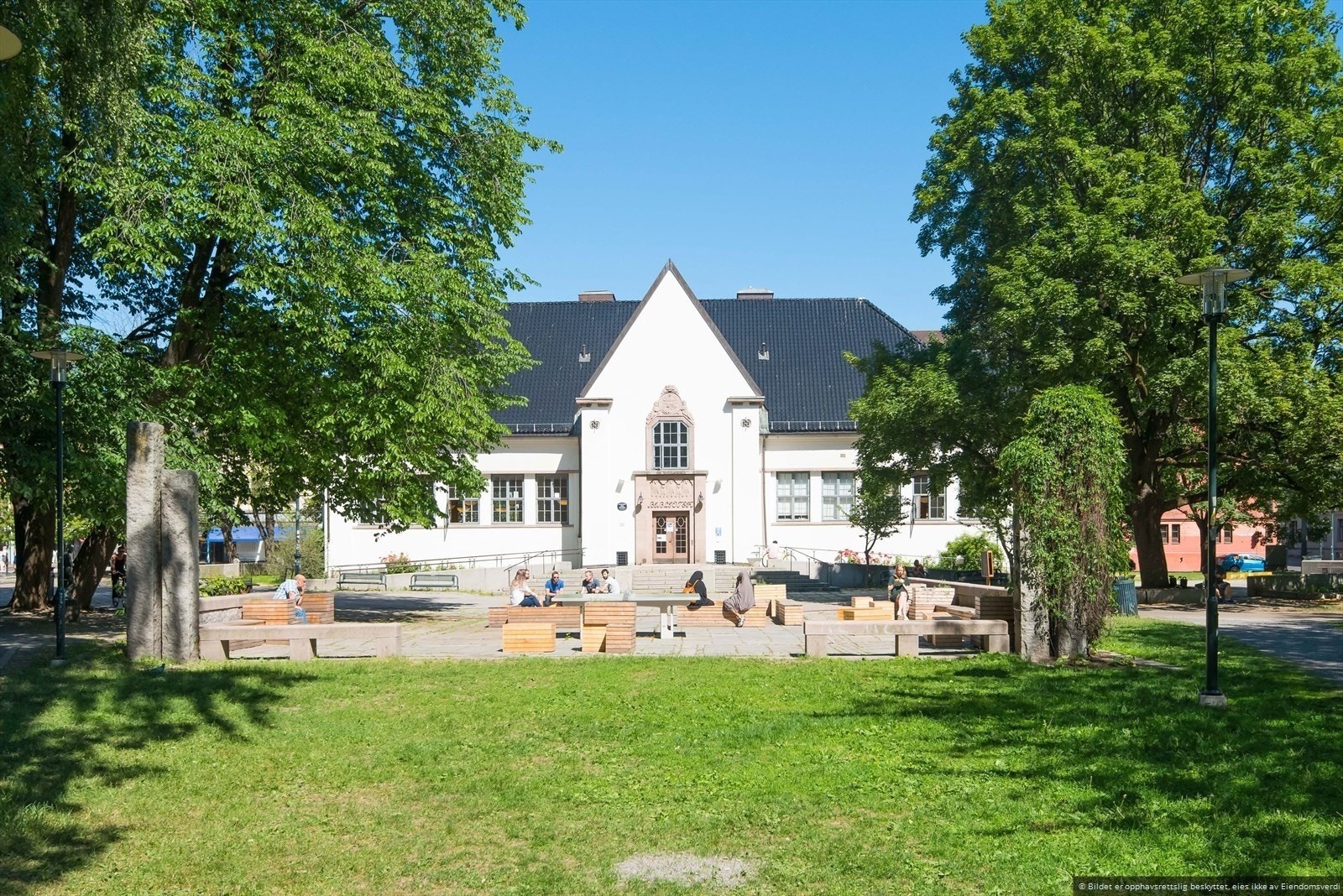 Like ved ligger Deichman Grünerløkka - et sjarmerende bibliotek fra 1914 i vakre, historiske omgivelser. Biblioteket er et populært møtested med et variert kulturtilbud for både store og små. Galleribilde