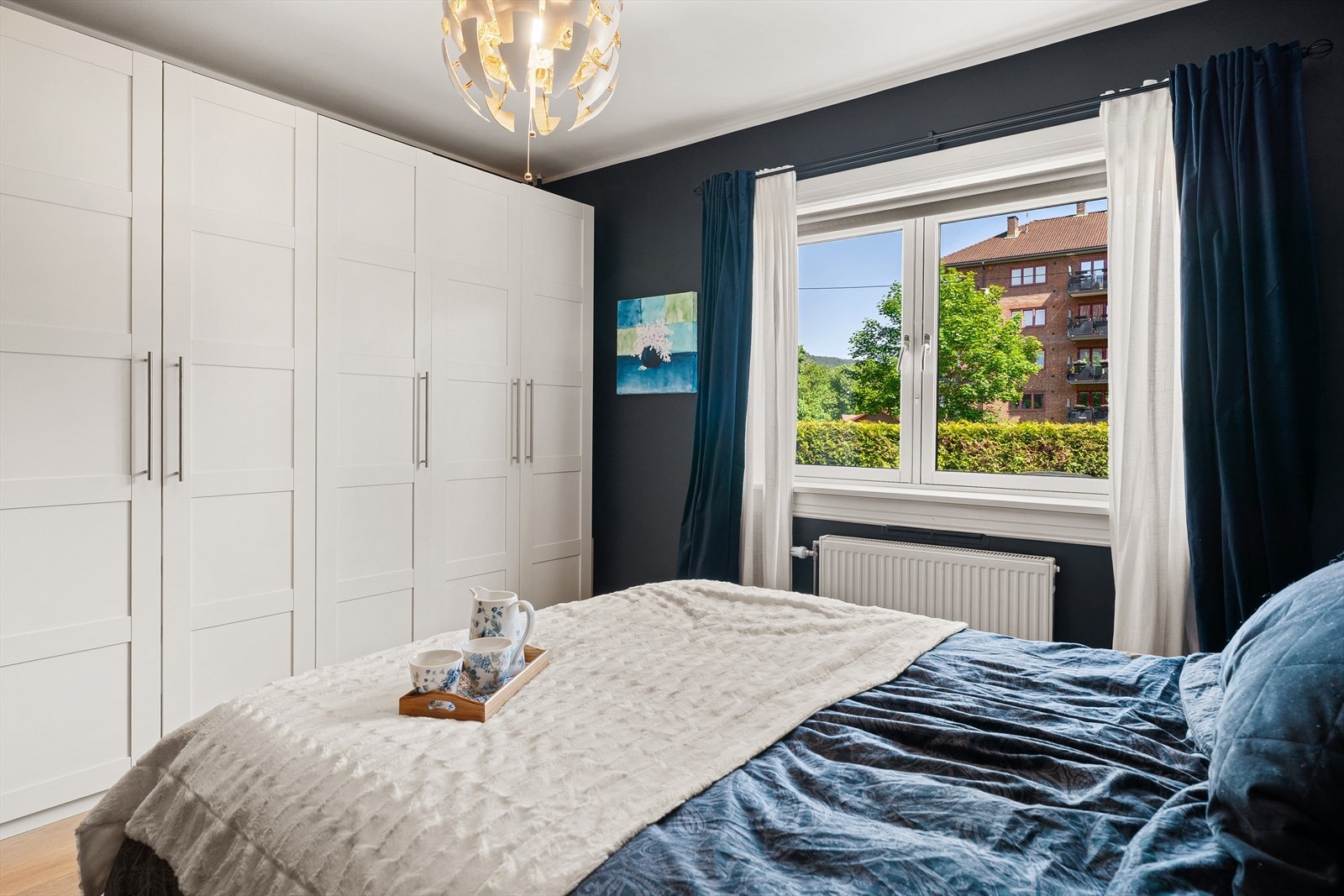 God plass til stor dobbeltseng Galleribilde