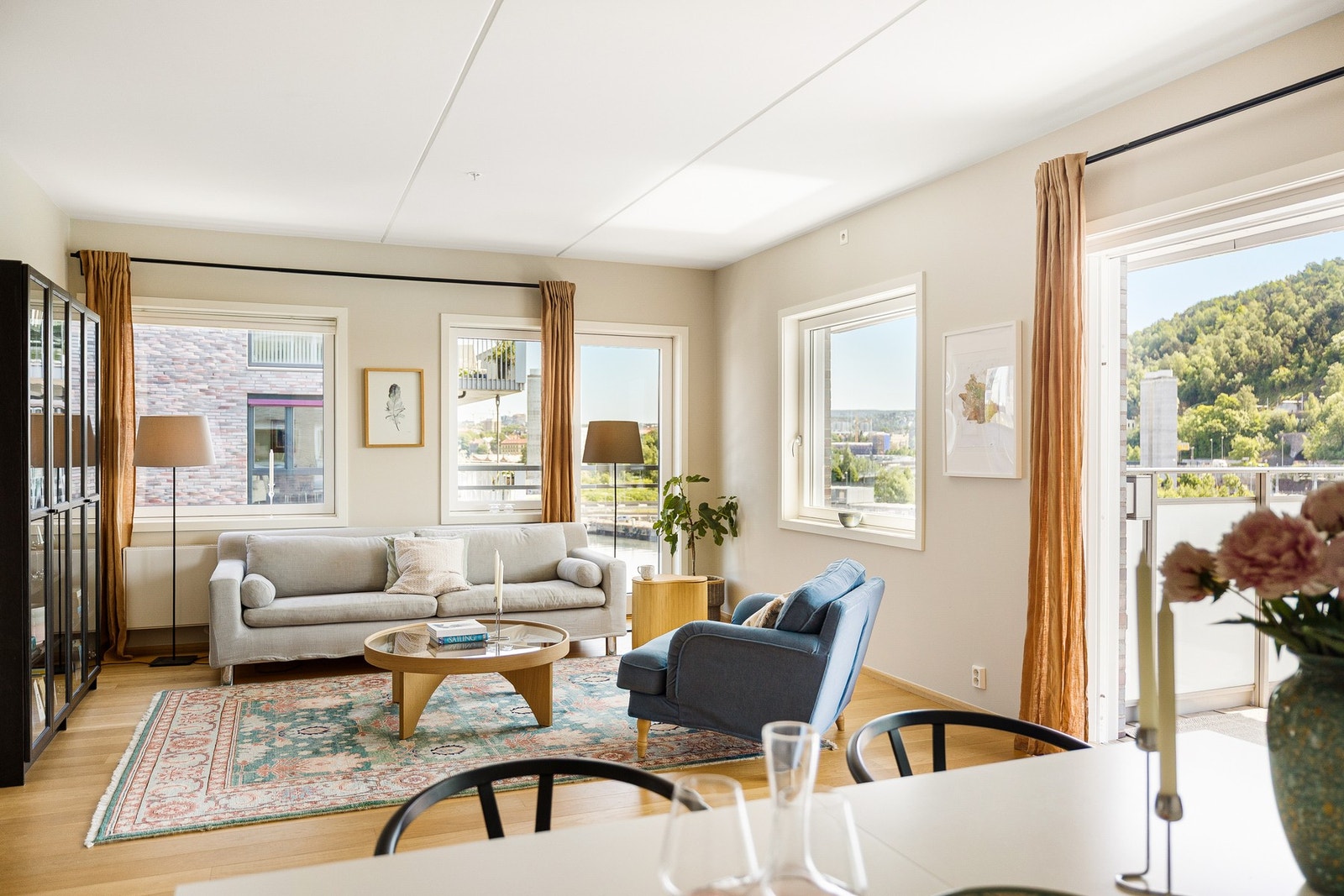 En unik hjørneleilighet på Sørenga med spektakulær utsikt og sjøen som nærmeste nabo. Galleribilde