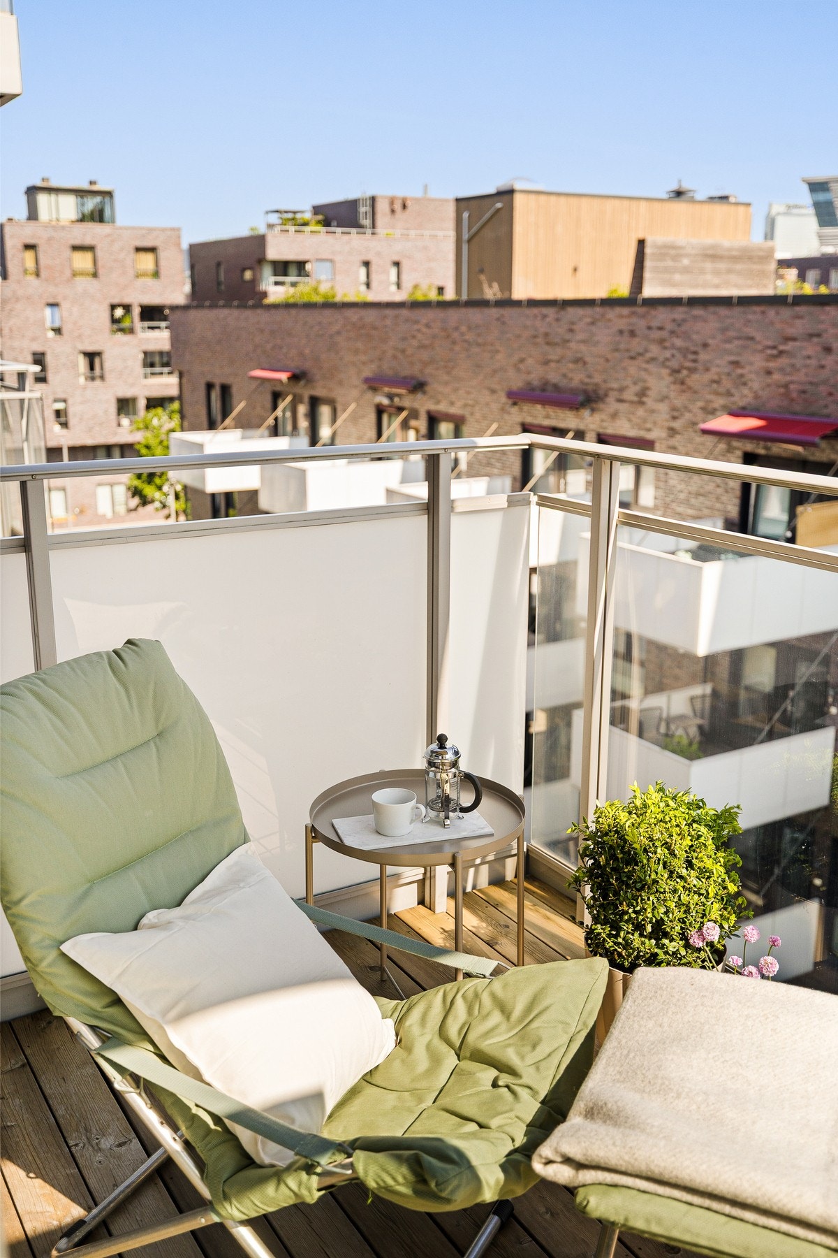 Her kan du nyte frisk luft i rolige omgivelser, rett fra soverommet. Galleribilde