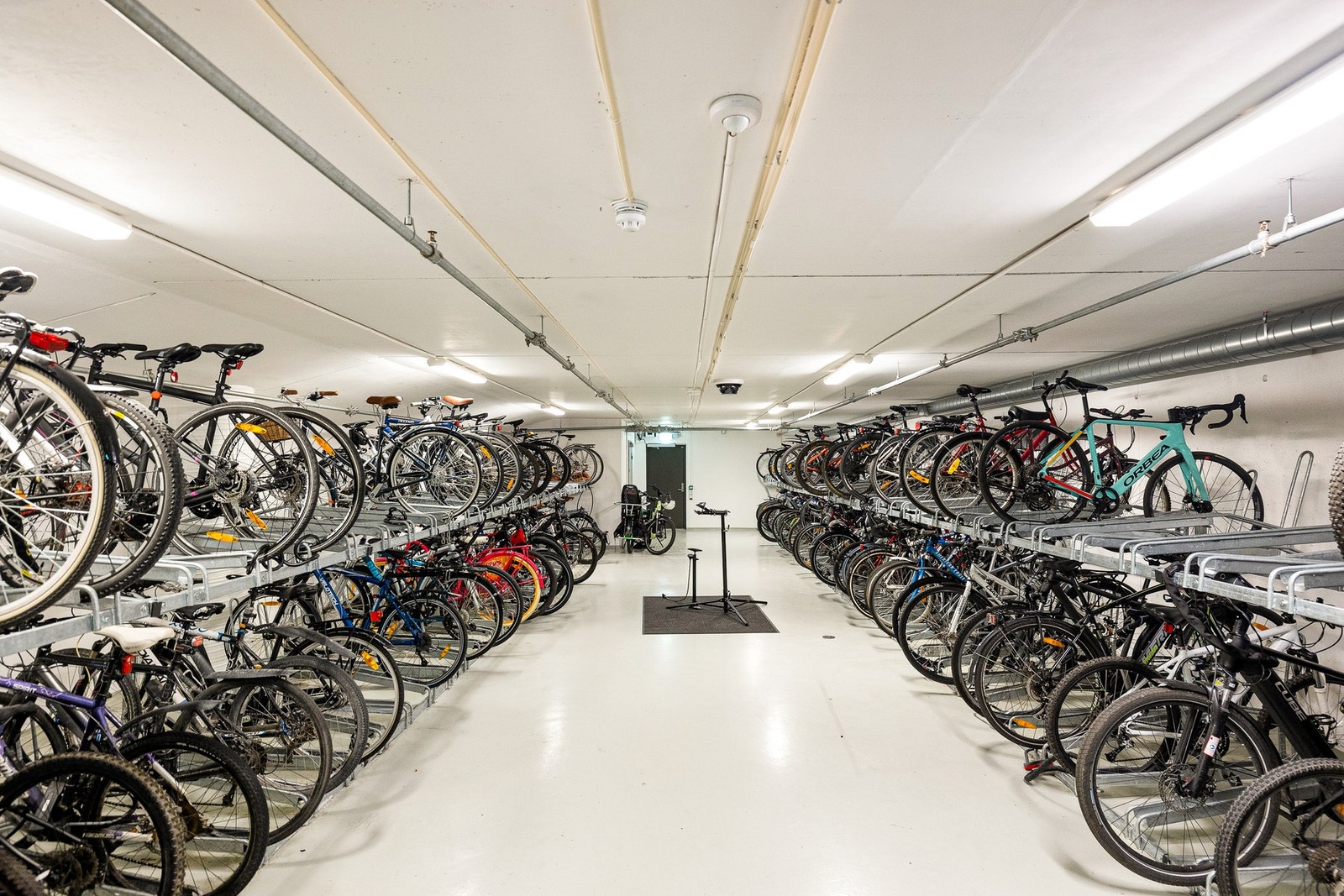 Sameiet har egen sykkelparkering i byggets underetasje. Galleribilde