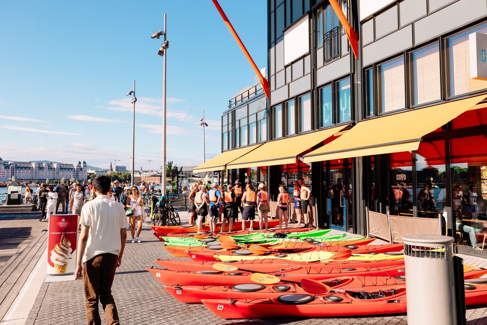 Kort vei til kajakkutleie, is og deilige sommeraktiviteter langs fjorden. Galleribilde