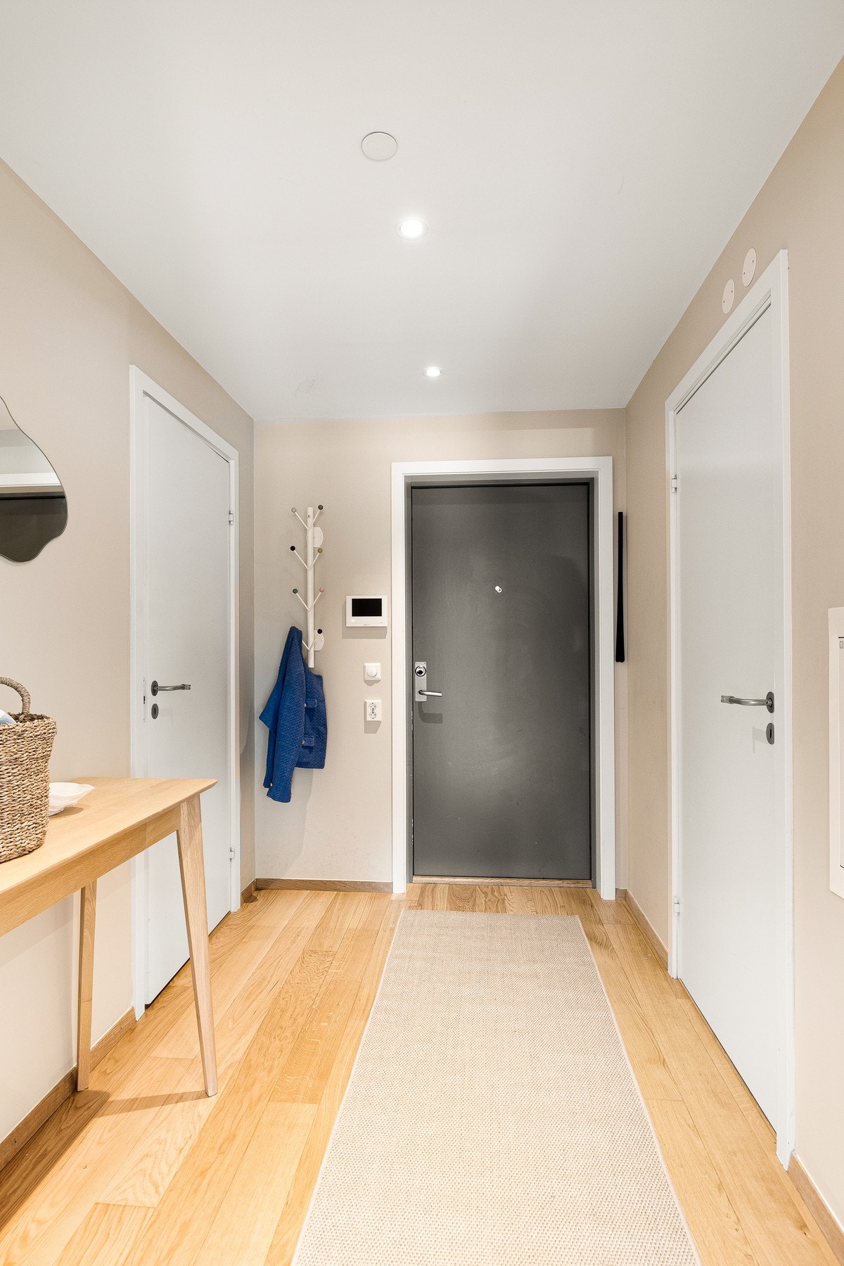 Entréen er innbydende og har en praktisk utforming med tilgang til både bad og bod. Galleribilde