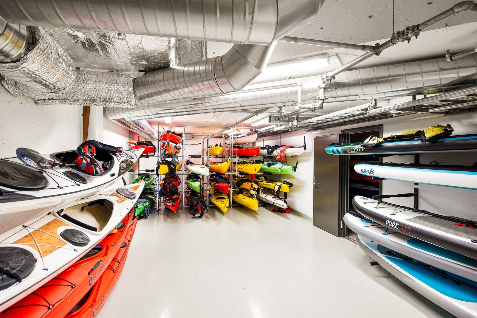 Egen kajakkbod - perfekt for deg som ønsker sjøliv og padleturer rett utenfor døren. Galleribilde