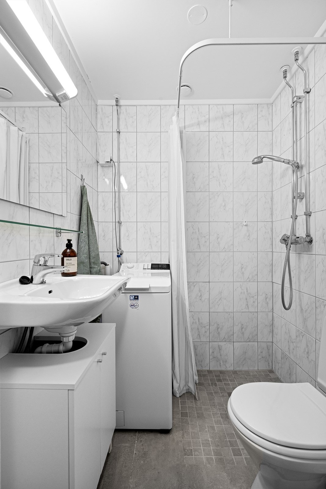 Varmekabler og opplegg for vaskemaskin. Galleribilde