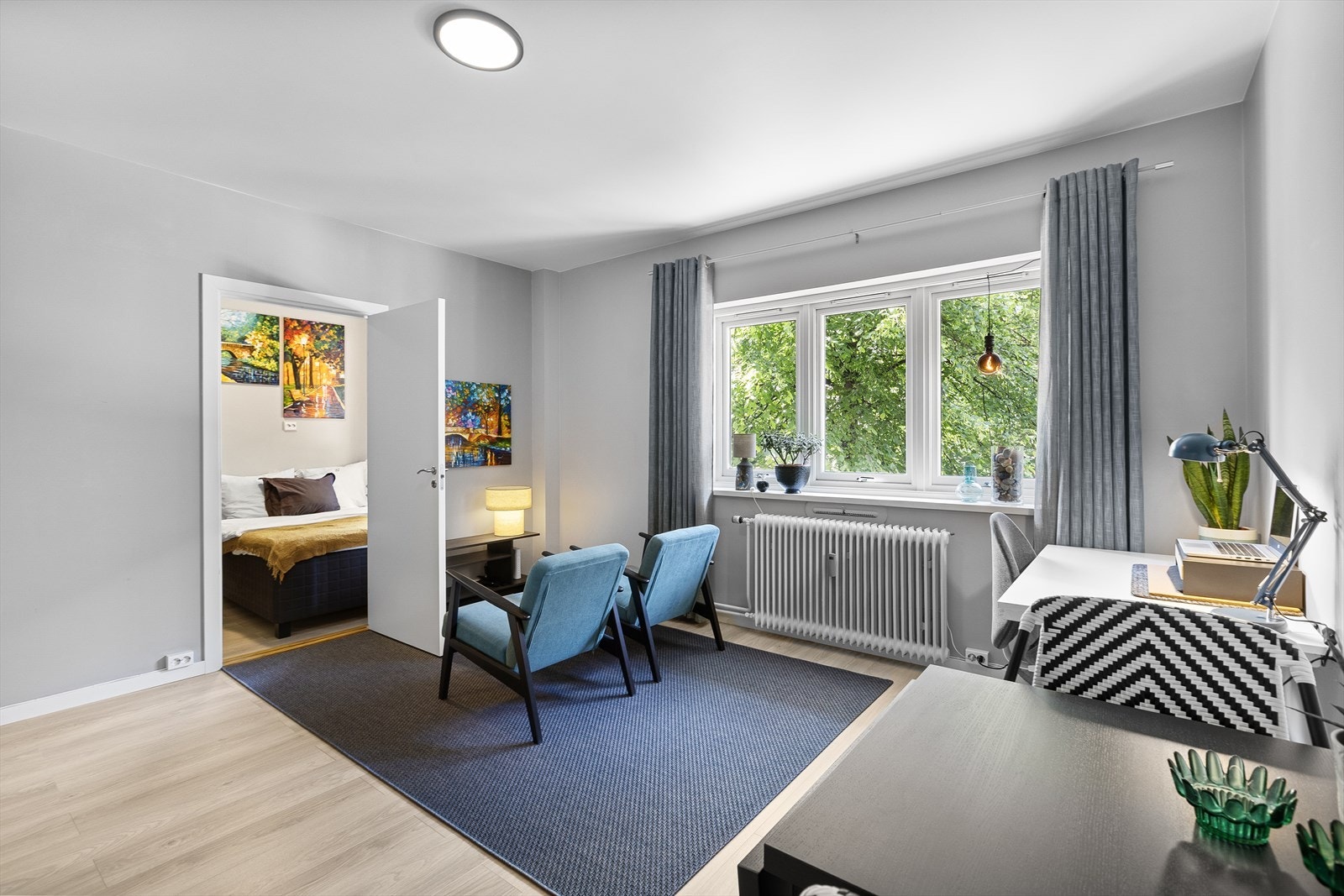 Vetle Rødje v. Emera Eiendomsmegling ønsker velkommen til Olaf Schous vei 14. Galleribilde