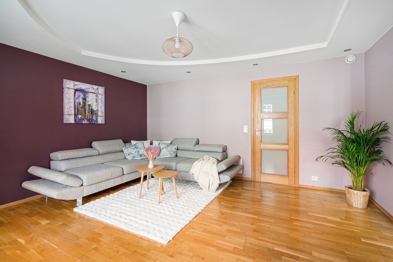 Den sosiale sonen har god plass til både spisebord og sofagruppe. Galleribilde