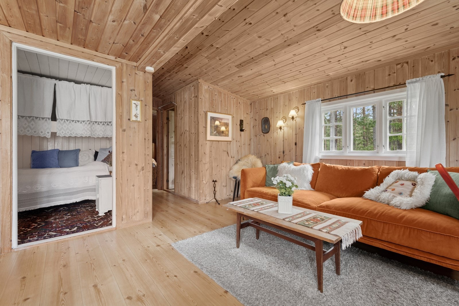 Sovealkoven ligger i tilknytning til stuen. Galleribilde