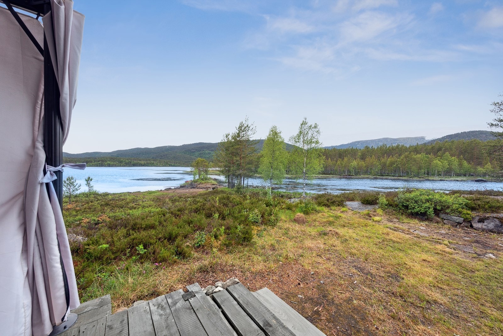 Trivelig utsyn til Reisjåvatn. Galleribilde