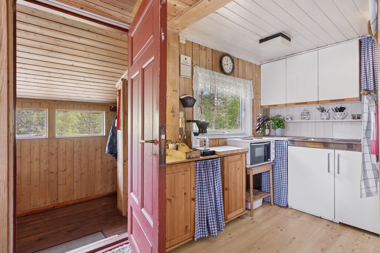 Trivelig, enkelt hyttekjøkken. Galleribilde