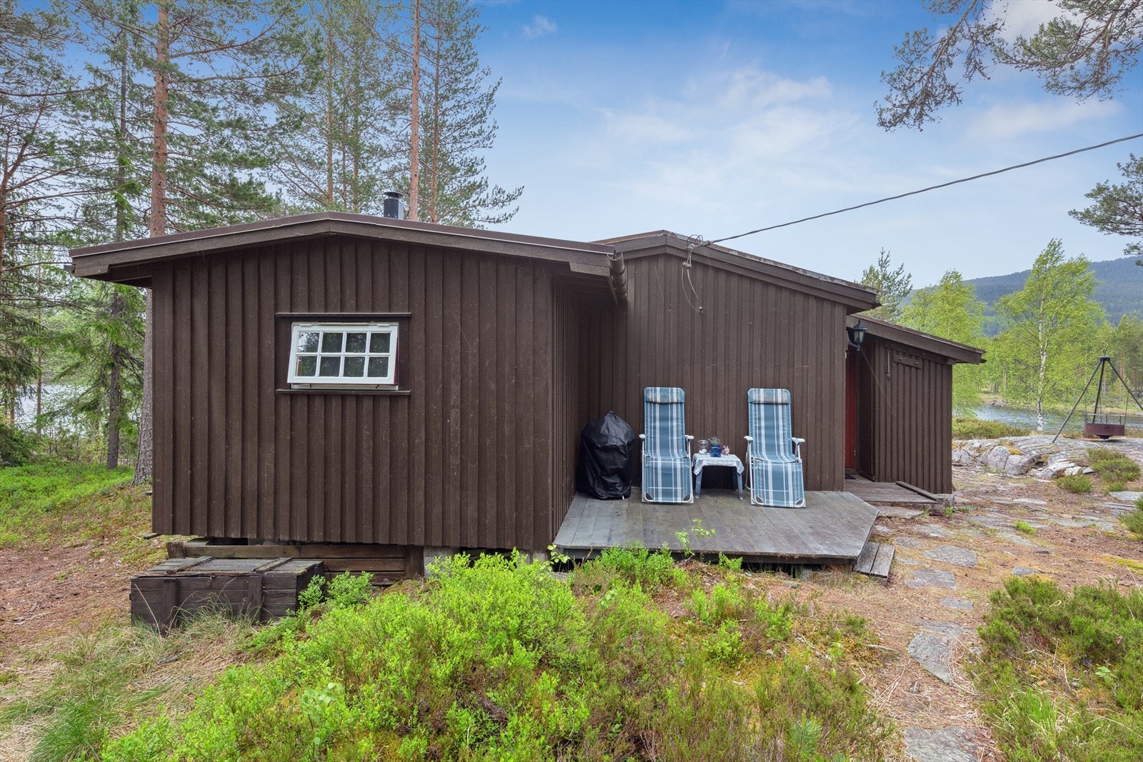 Det er flere fine utesoner rundt hytta. Galleribilde