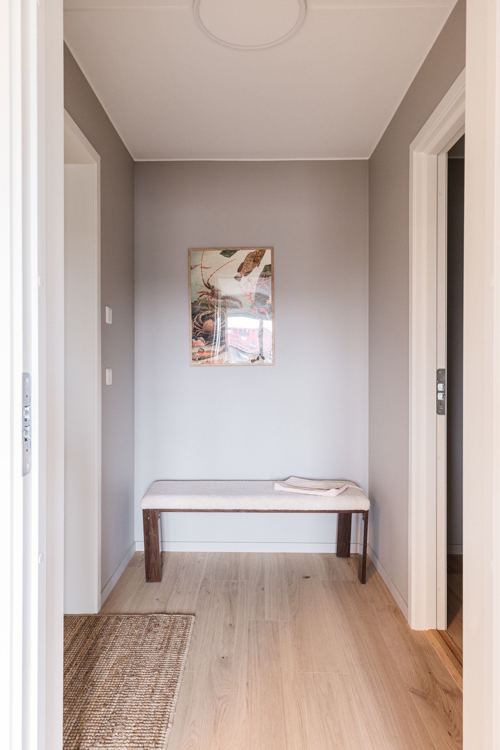 Fellesgang med dør inn til hoveddel og hybel-del. Galleribilde