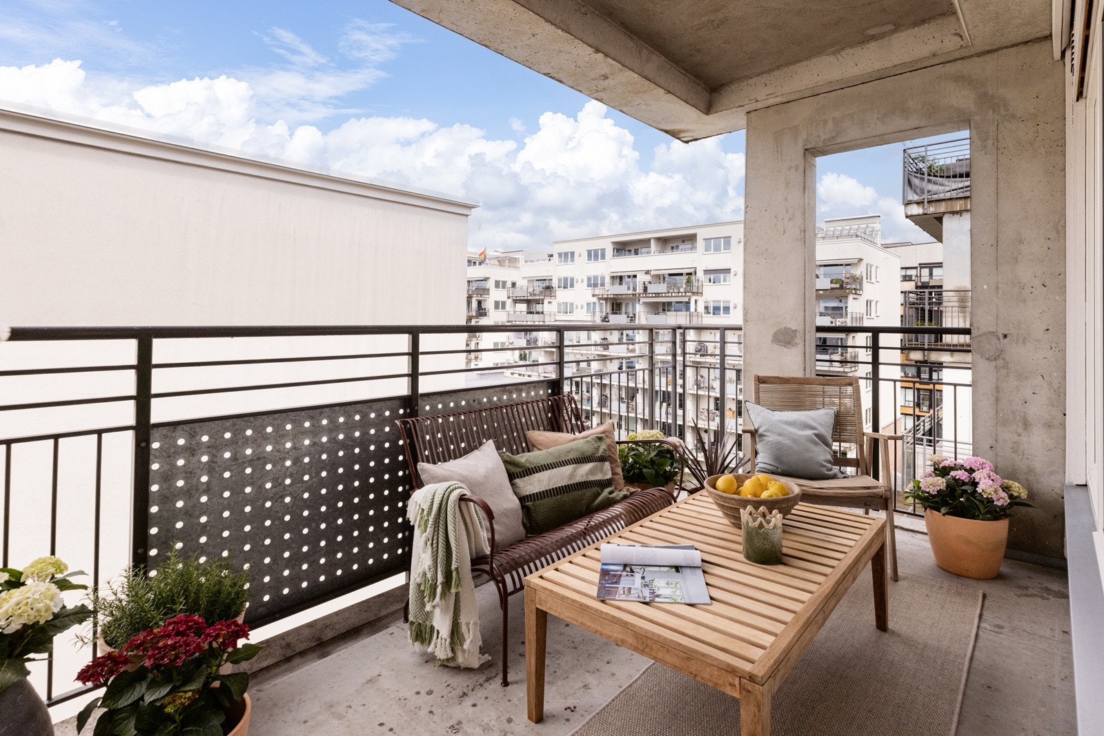 Hege Berg Thomstad ønsker velkommen til Peter Møllers vei 4 D! Galleribilde