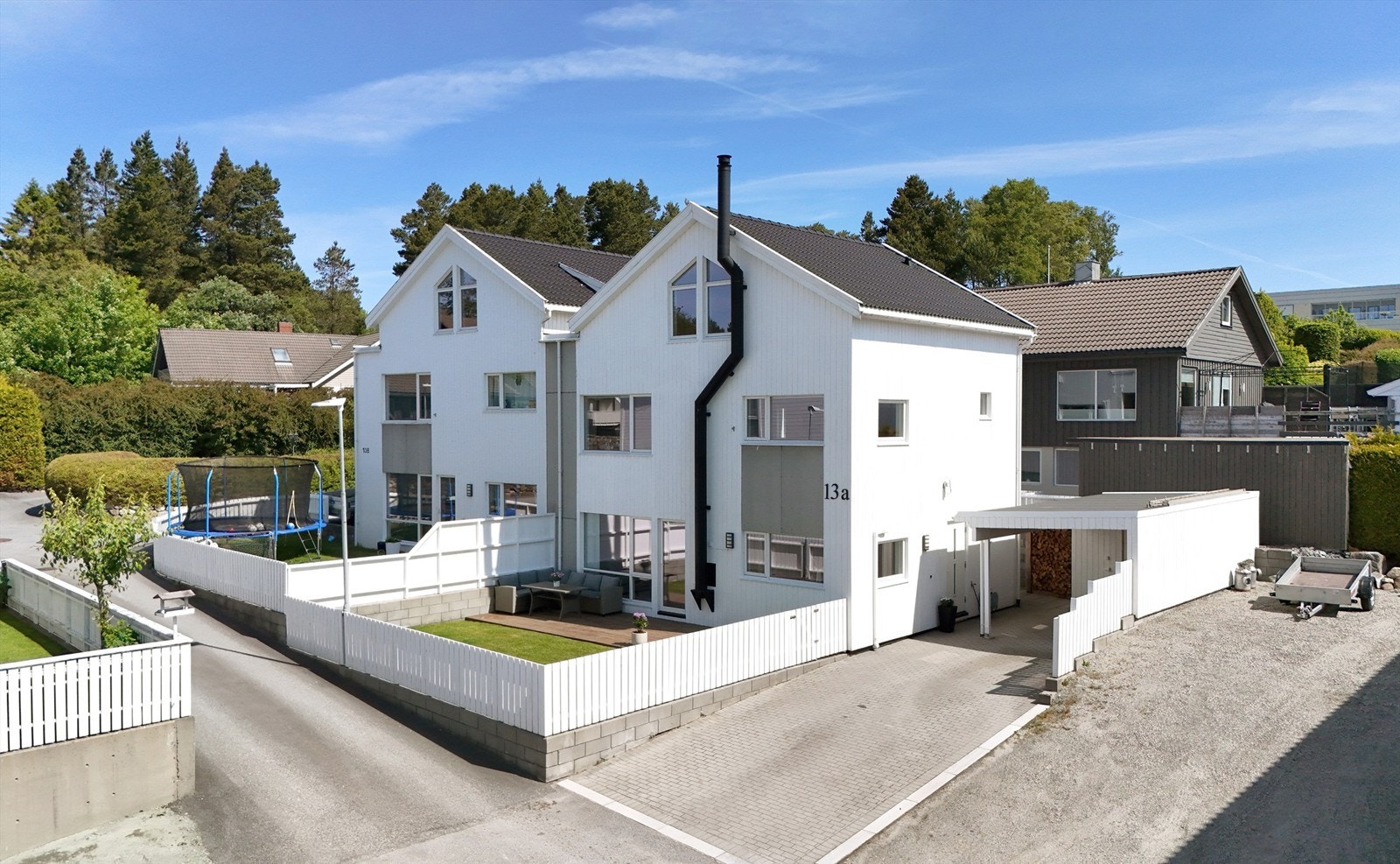 Velkommen til Kilehaugen 13A, en meget kjekk og innholdsrik bolig her i blindvei på Orstad i Klepp. Eiendommen er presentert av Tom Christer Hovde i Eiendomsmegler Krogsveen avd. Sandnes og vi ønsker velkommen til visning. Galleribilde