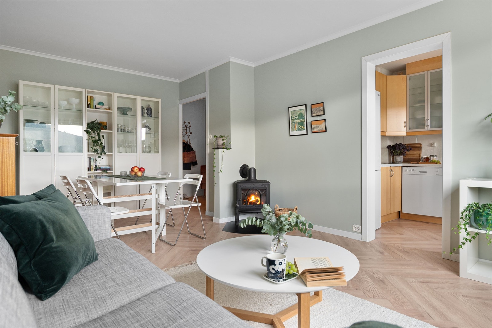 - I stuen er det god plass til inndeling av to soner - Galleribilde