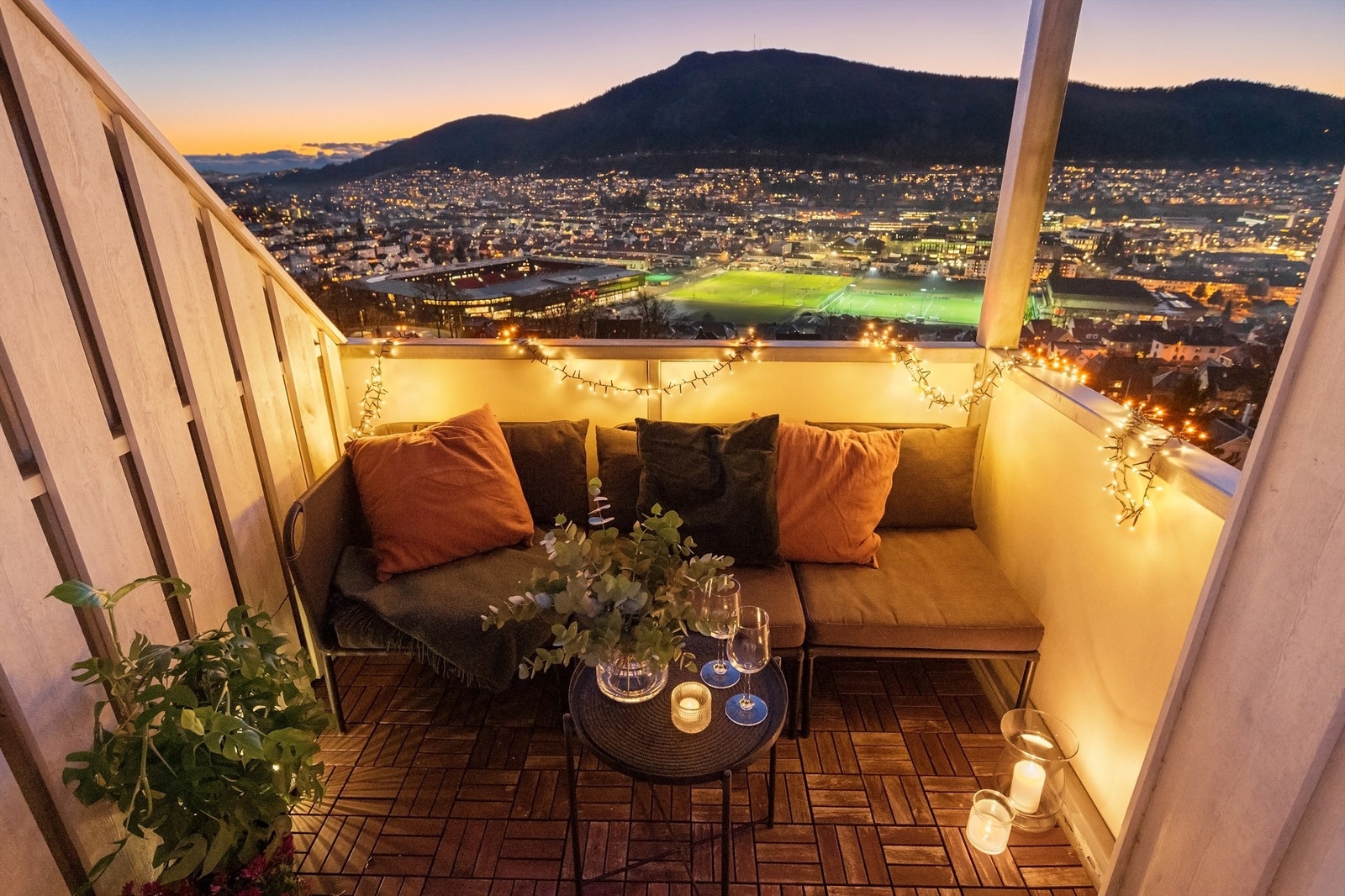 - Nydelig kveldsstemning på egen balkong - Galleribilde