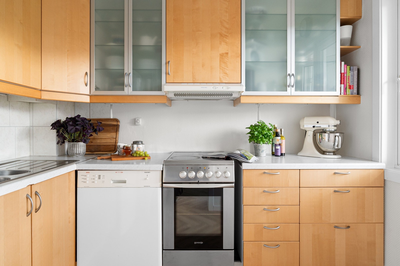 - God oppbevaringsplass i skuffer og skap - Galleribilde