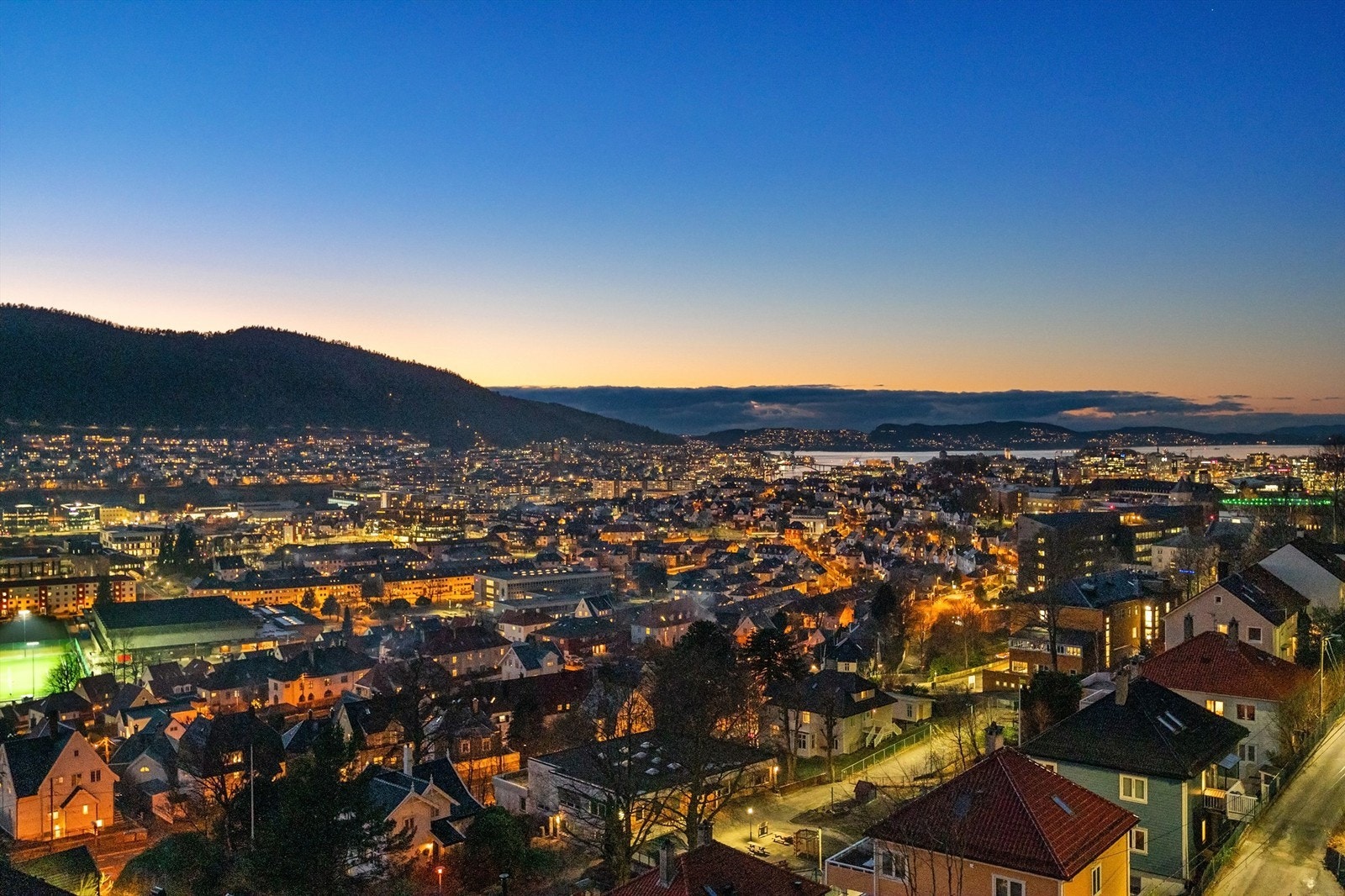 - En flott leilighet med en helt spektakulær utsikt over Bergen sentrum og hele Bergensdalen - Galleribilde