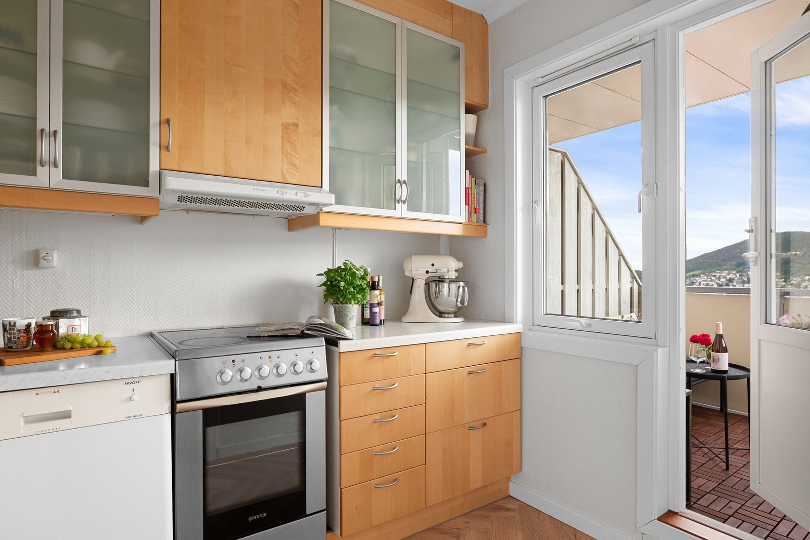 - Utgang fra kjøkken til sørvestvendt balkong på ca. 4 m2 - Galleribilde