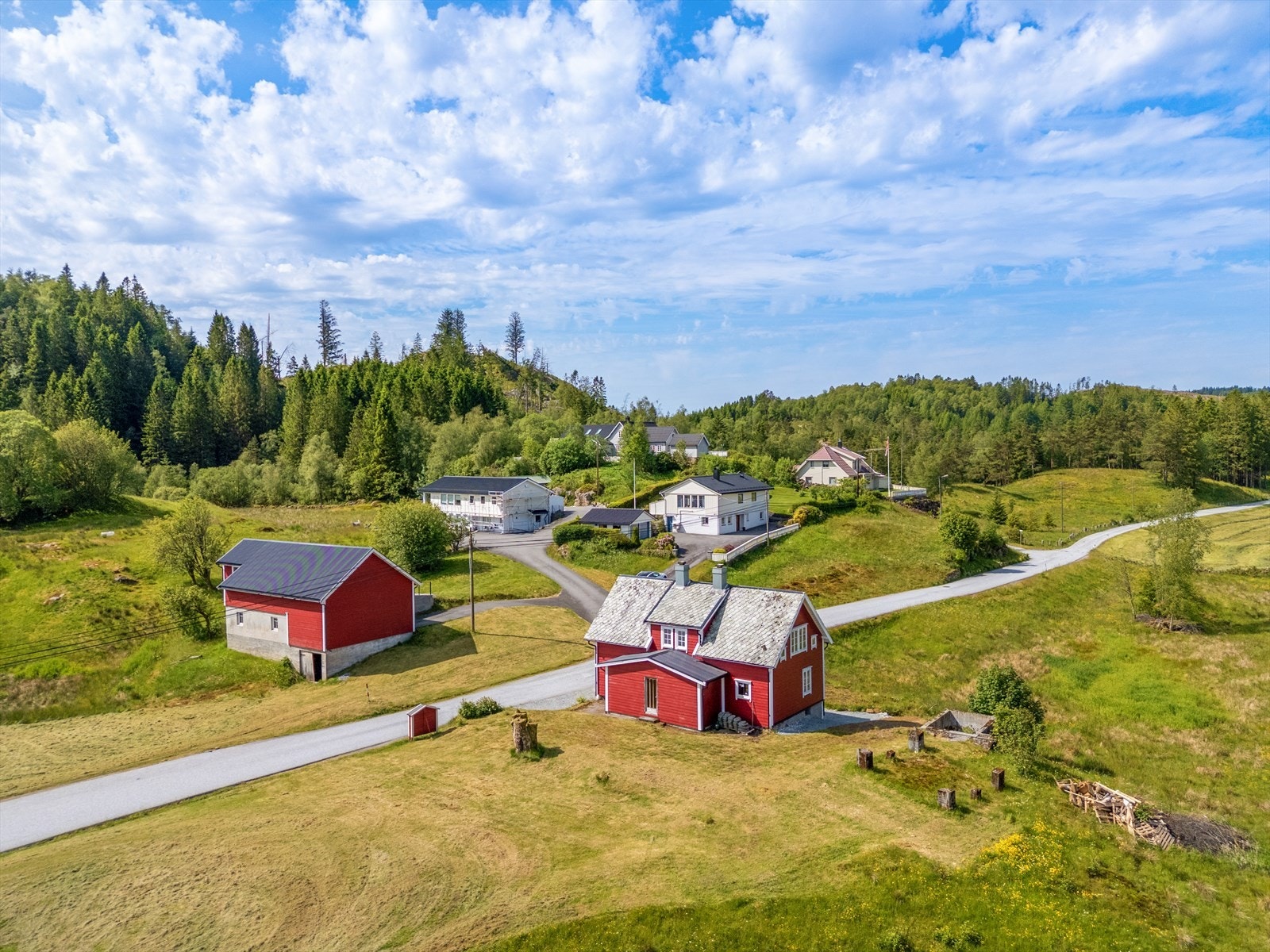 Det er blant annet skiftet kledning samt de fleste vinduer er byttet ut Galleribilde