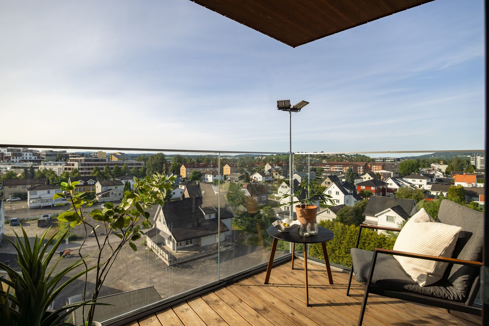 Stor, solrik balkong på 5 m2. Galleribilde