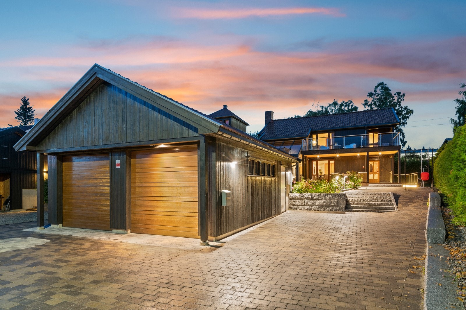 Boligen har egen utleiedel i kjelleren så her kan du enten leie ut, eller kanskje du har en ungdom som ønsker å bo for seg selv? Galleribilde