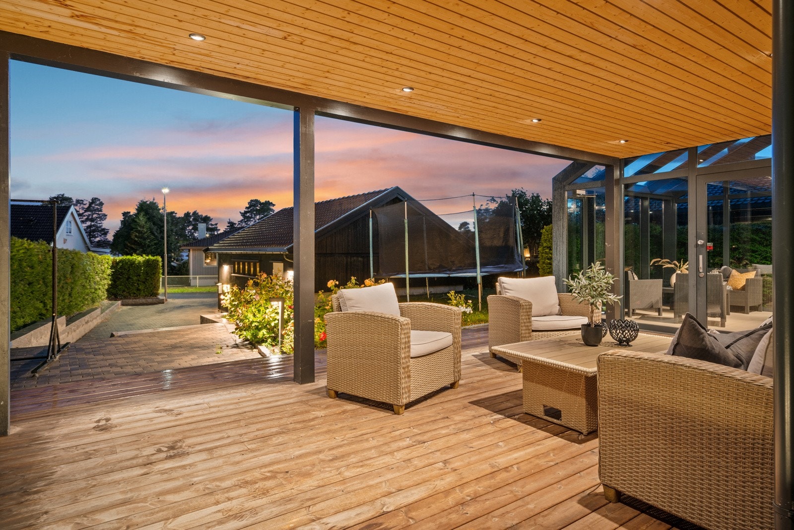 Her har du utrolig fine uteplasser som du kan benytte deg av året rundt. Galleribilde