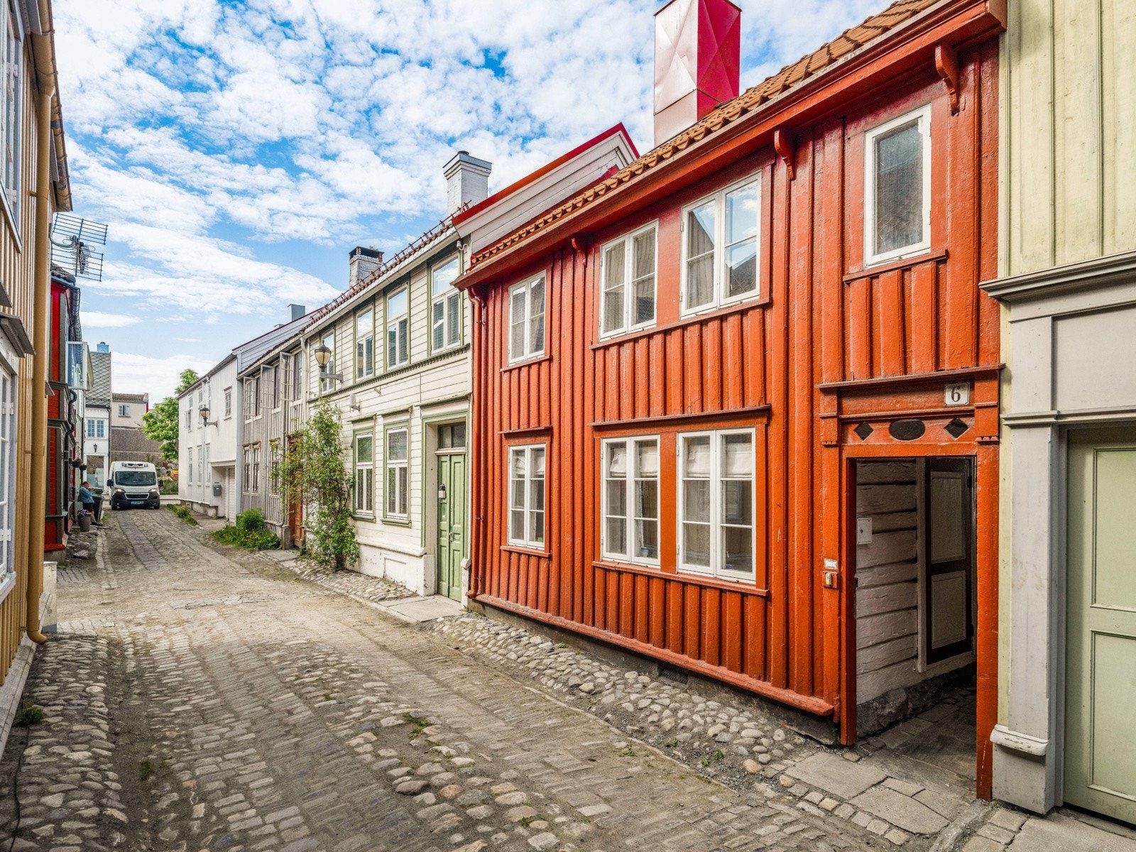 Proaktiv Eiendomsmegling v/Lasse Bøen ønsker velkommen til Drillveita 6 i midtbyen. Galleribilde