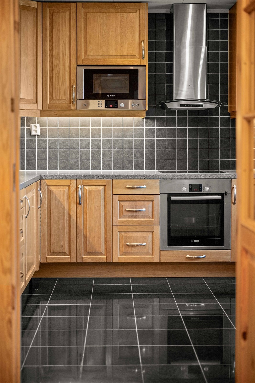 Innredningen er fra 2010 og fremstår som både solid og brukervennlig. Galleribilde