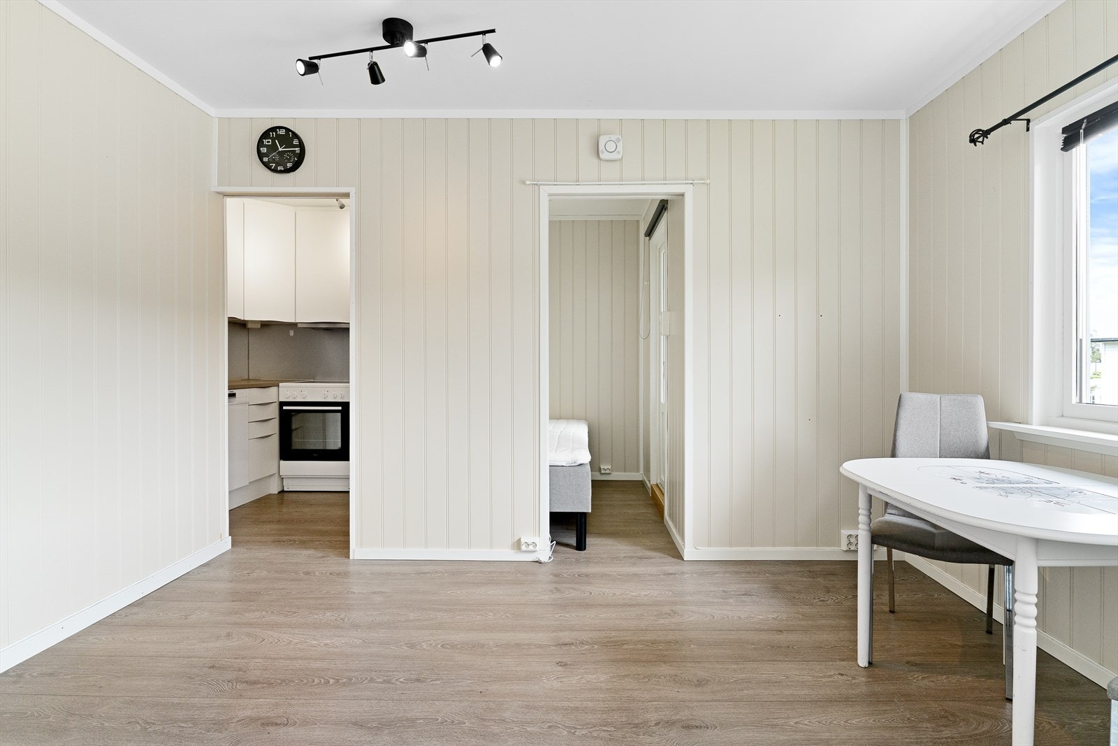 Det medfølger to egne låsbare boder, samt tilgang til felles vaskerom for egen vaskemaskin/tørketrommel. Galleribilde