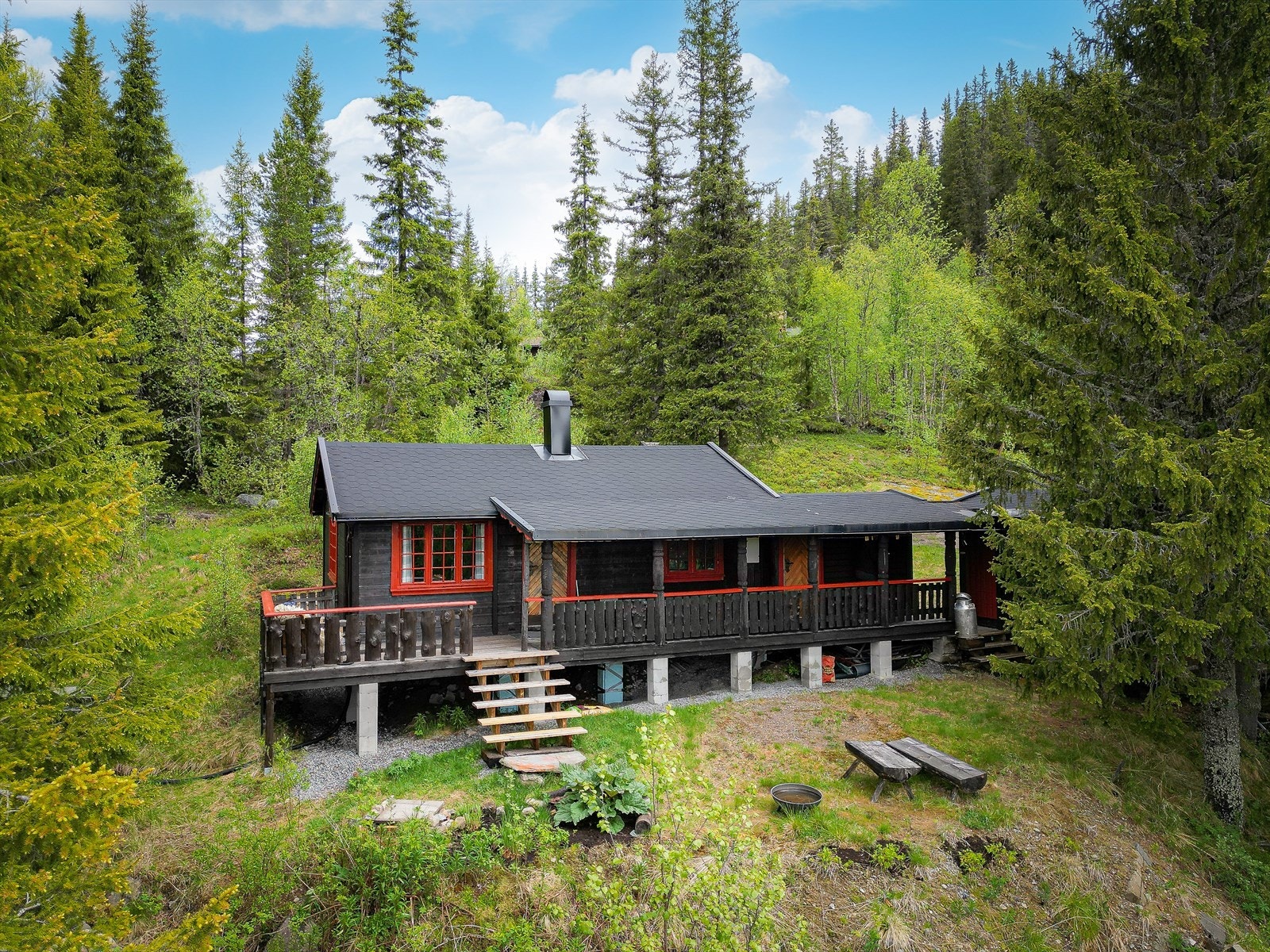 EiendomsMegler1 ved Halvor Østerli presenterer Bondalsvegen 1740! Galleribilde