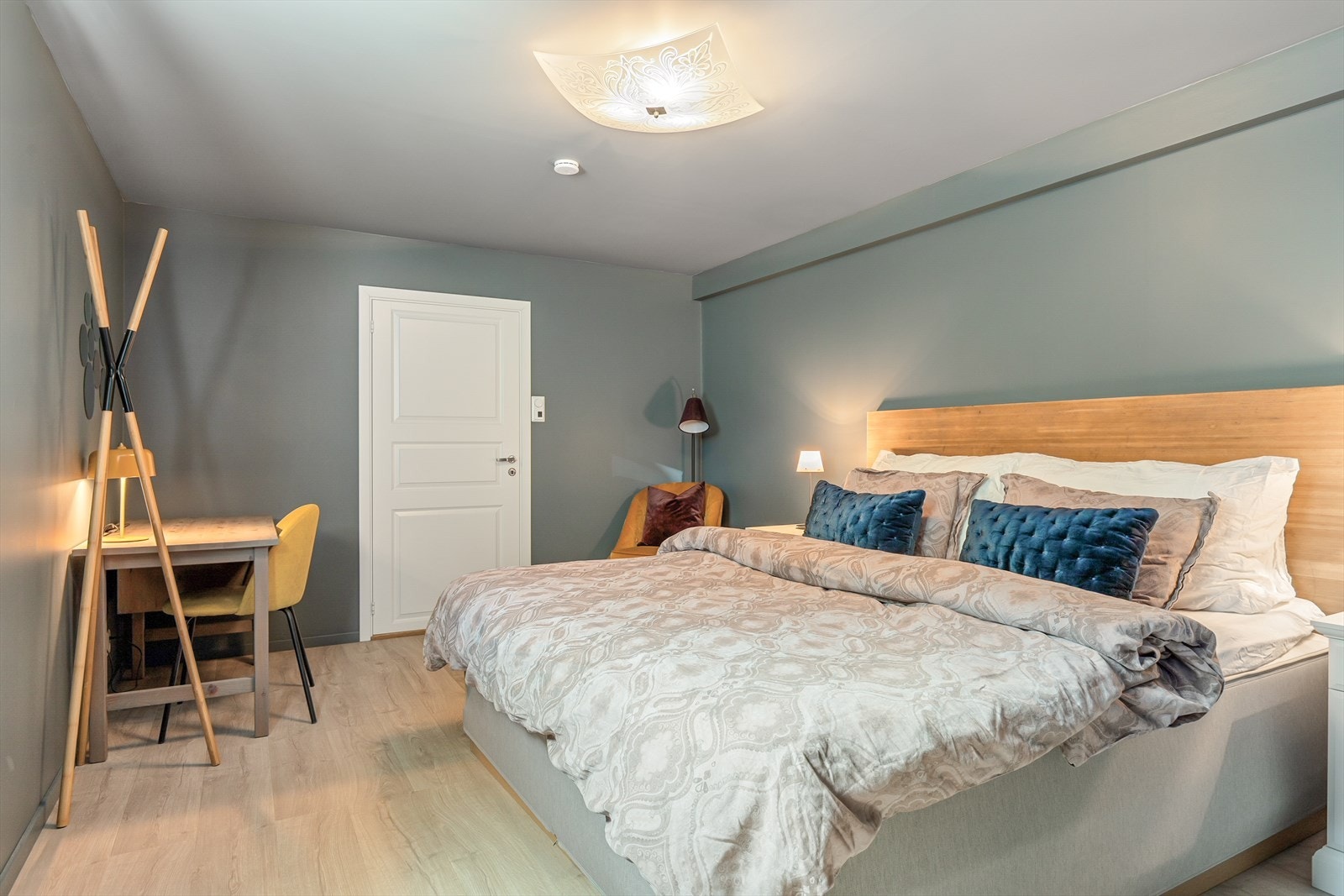 Rommet gir også plass til kontorpult. Galleribilde