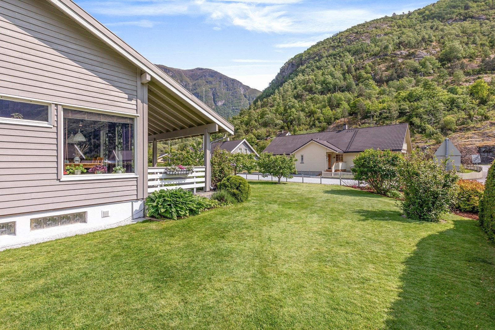 Den vakre hagen er som eit eige rom i seg sjølv. Galleribilde