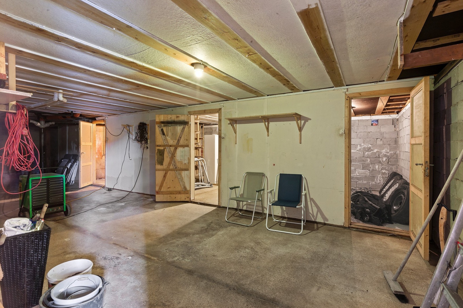 Kjeller med gode oppebevaringsmuligheter Galleribilde