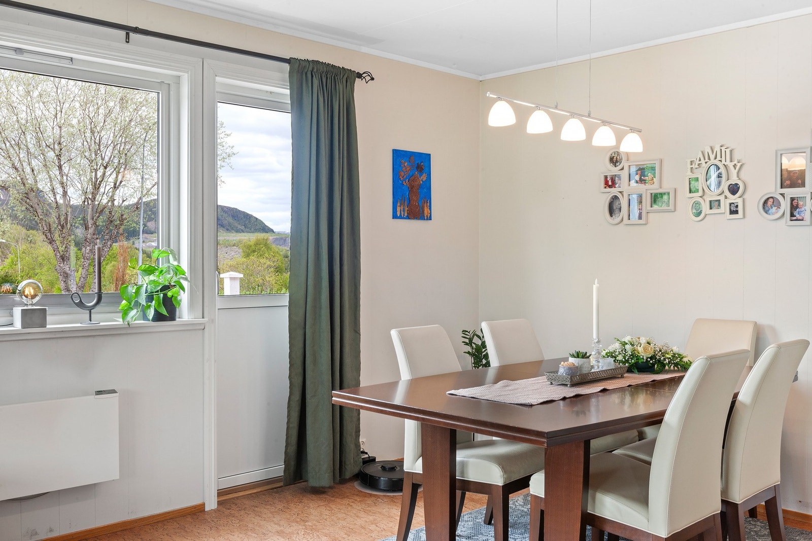 Utgang til veranda og platting. Galleribilde