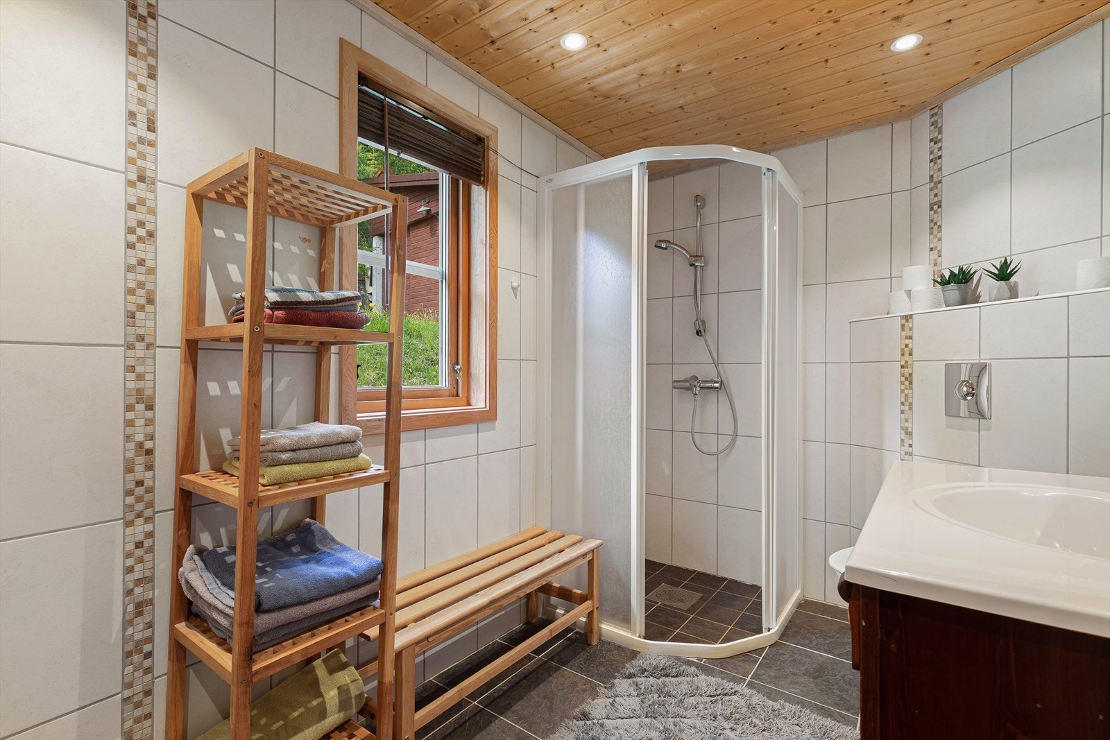 Heilflisa bad med varmekabler i golv. Galleribilde