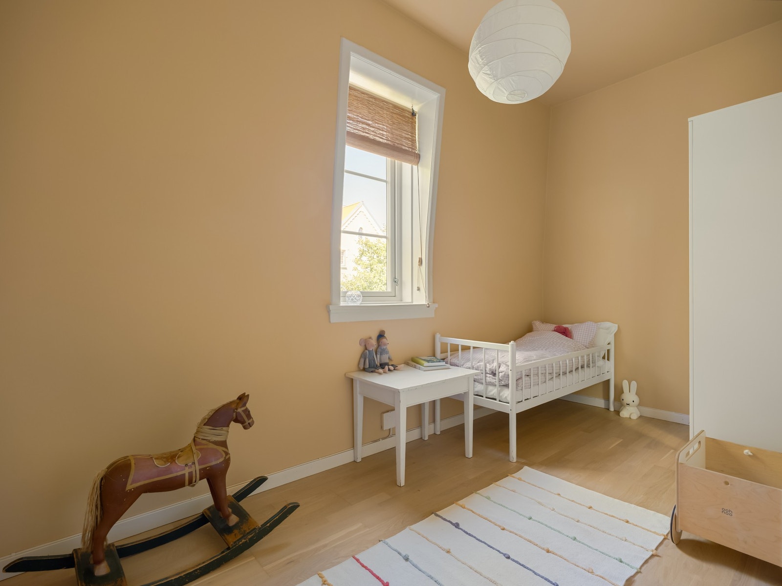 Det siste soverommet benyttes i dag som et barnerom, men fungerer også bra som gjesterom, kontor eller lignende. Galleribilde