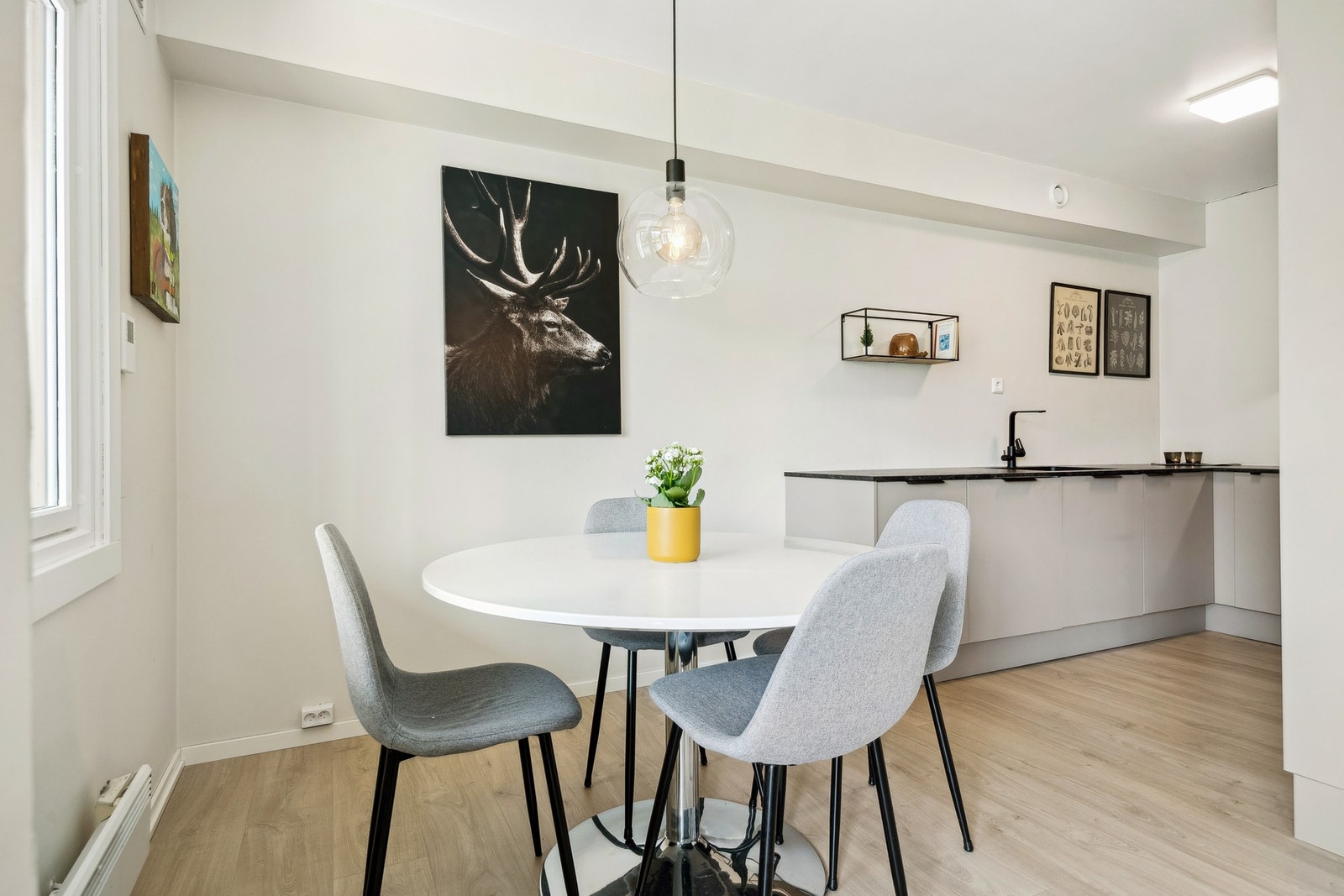 Her har du mulighet til å nyte både hverdagsmiddager, og å invitere til større sammenkomster. Galleribilde