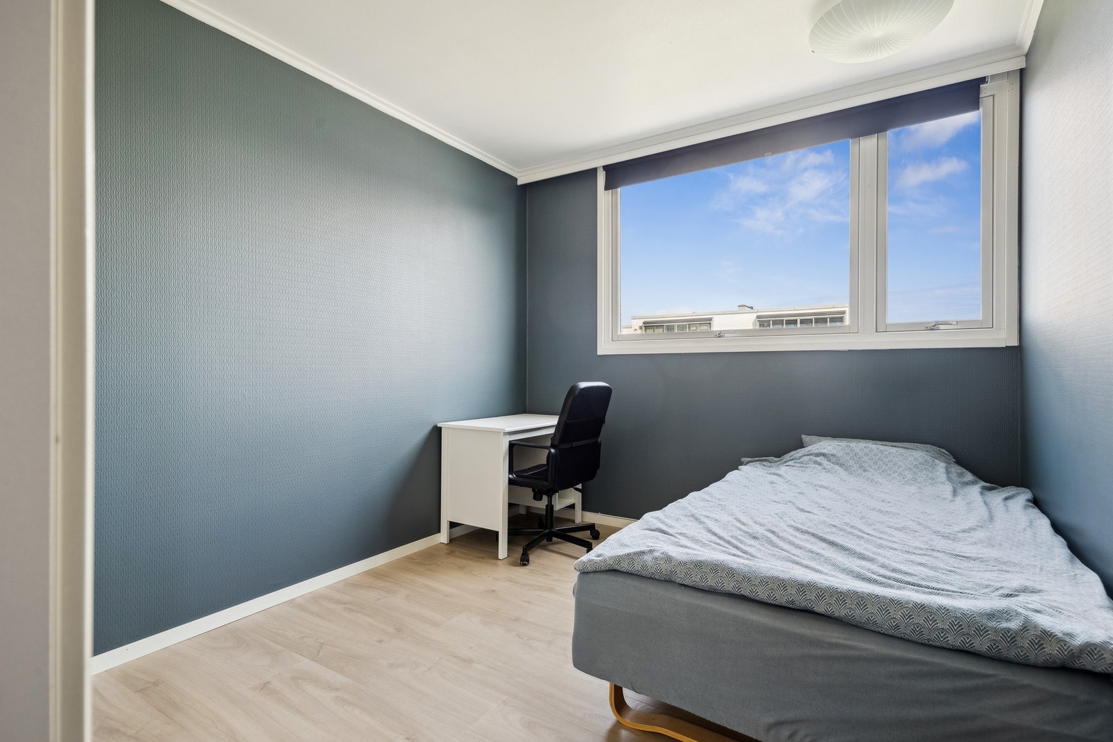 Soverommene er romslige med god plass til både seng og ønsket møblering. Galleribilde