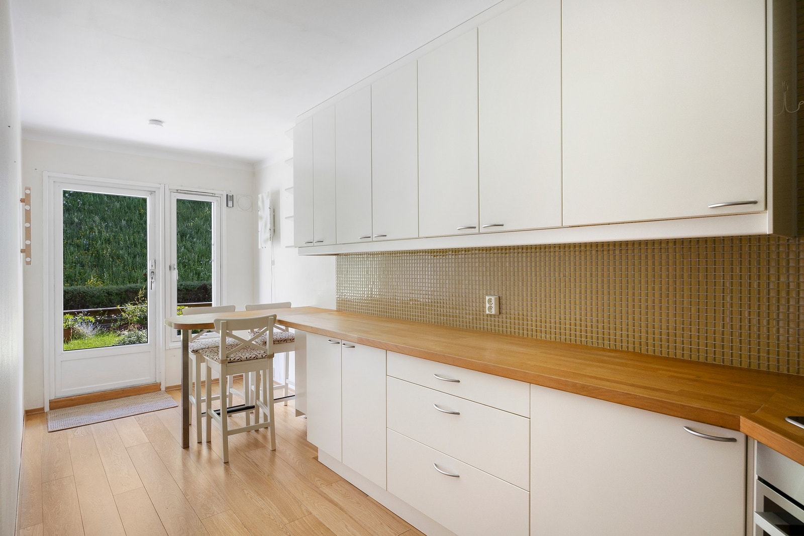 Fra kjøkkenet er det videre adkomst til leilighetens uteområde Galleribilde