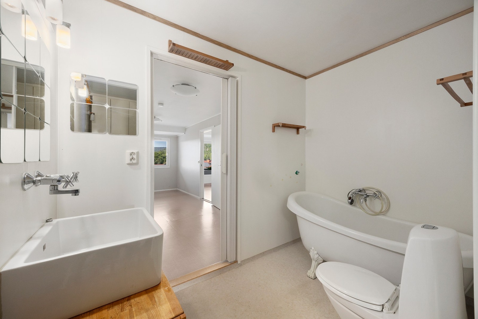 I tilknytning til soverom 1. er det en romslig bad Galleribilde