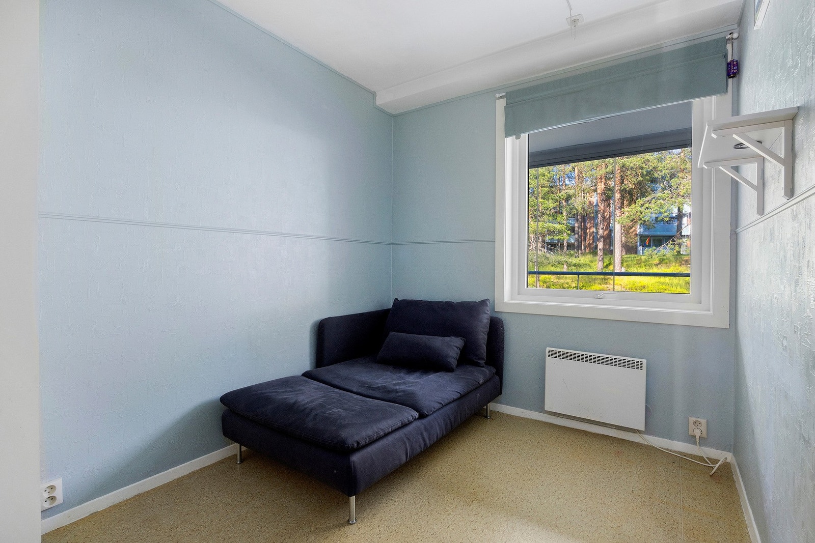 Soverom med fleksibel planløsning og plass til en seng og oppbevaring. Galleribilde