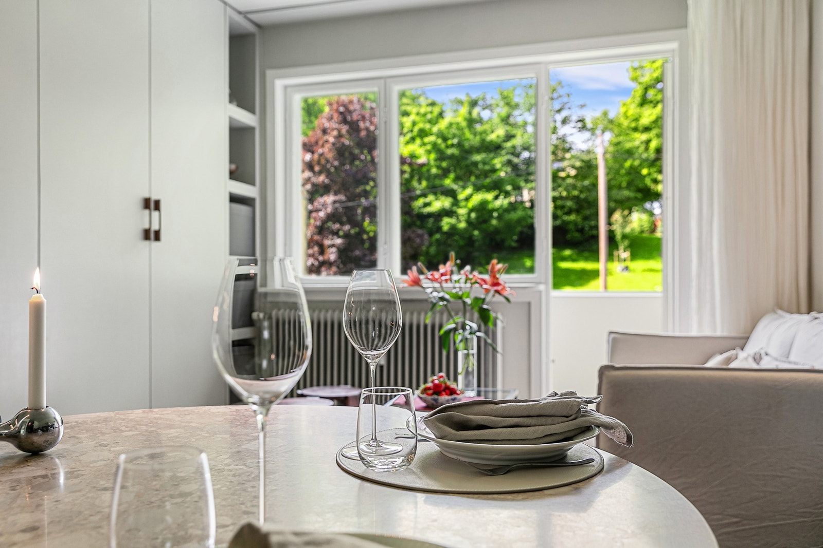 Store vinduer som vender mot Stensparken - ingen gjenboere Galleribilde