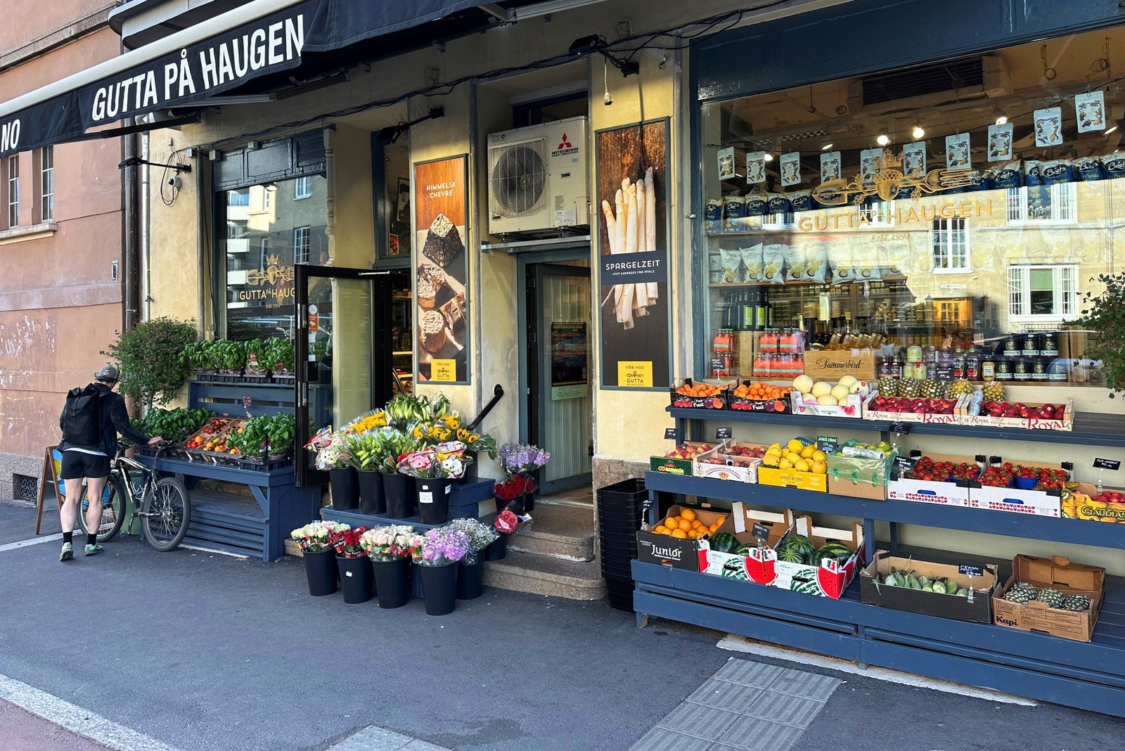Gutta på Haugen og andre skjønne butikker Galleribilde