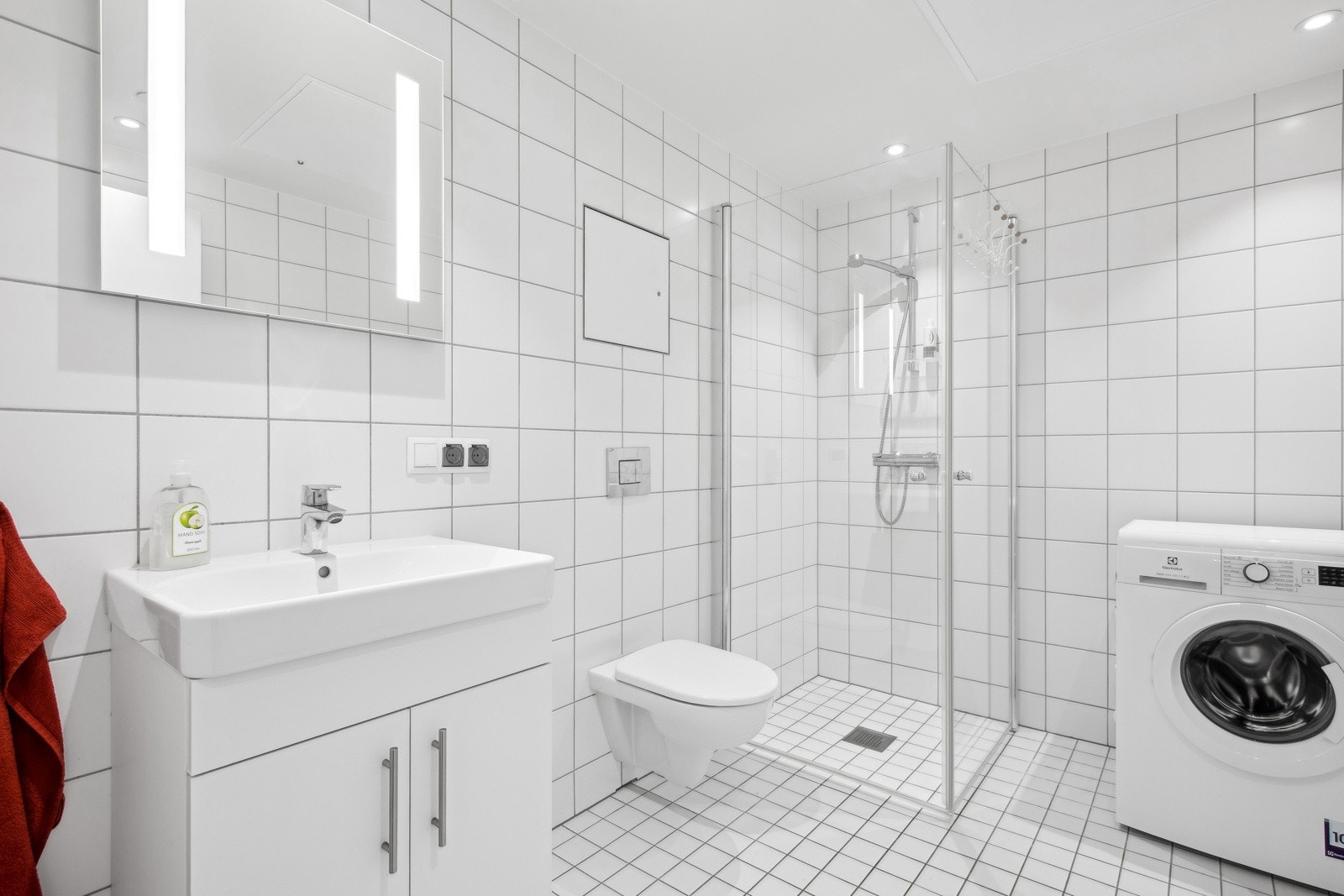 Lyse, tidløse fliser med stilig innredning. Galleribilde