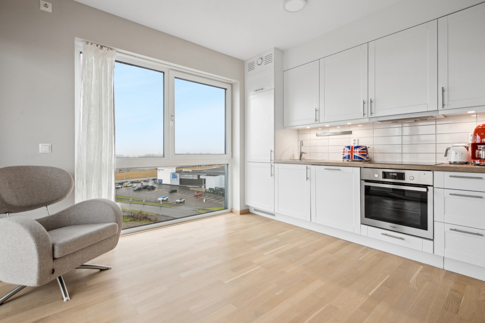 Stue og kjøkken ligger i åpen løsning. Galleribilde